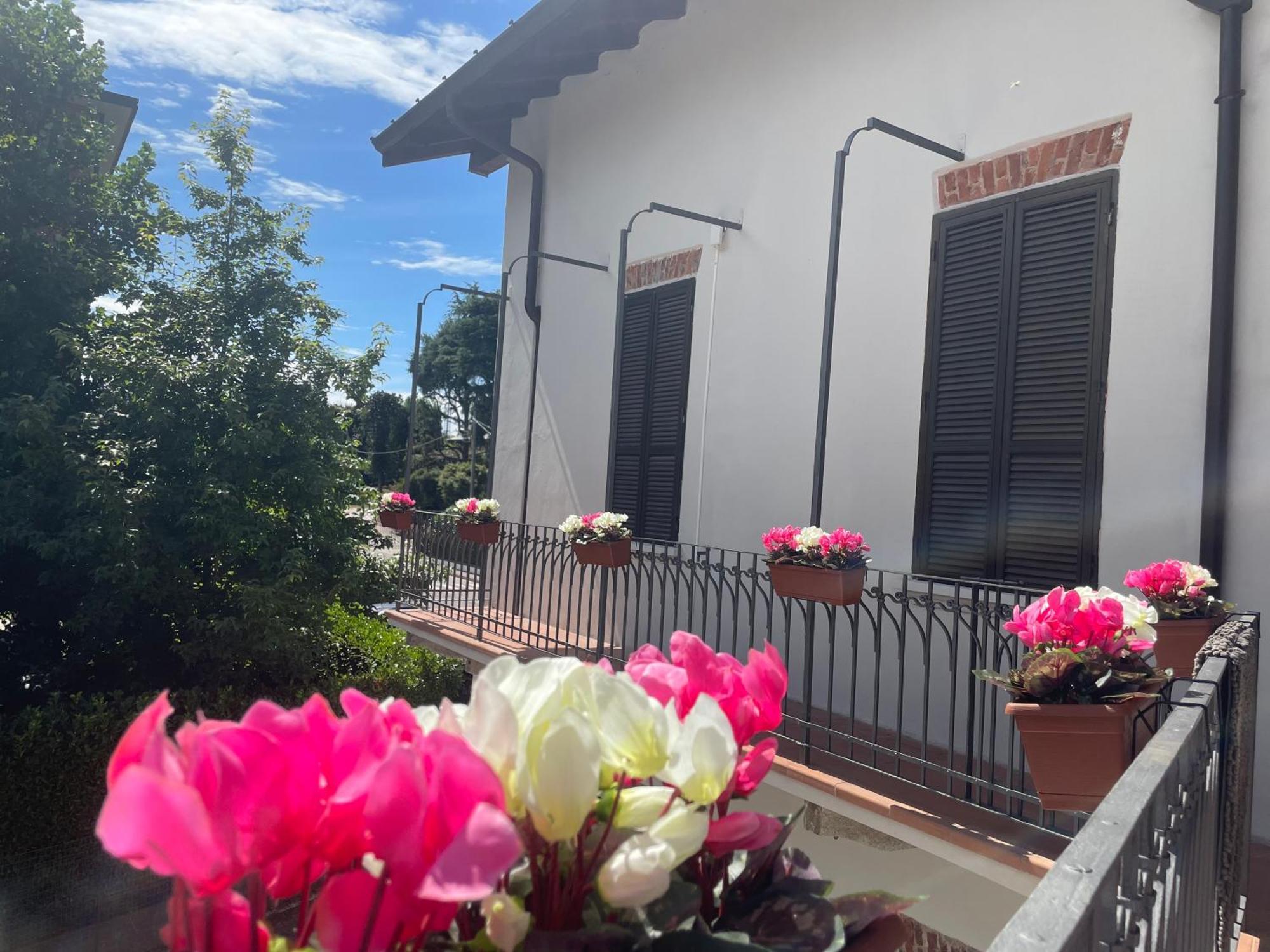 Villa Simona Malpensa กัลลาราเต ภายนอก รูปภาพ